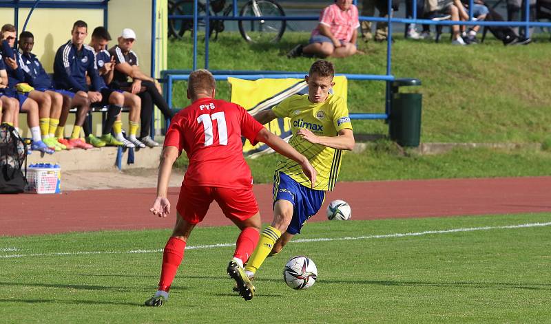 Fotbalisté Fastavu Zlín (ve žlutých dresech) se ve středu odpoledne představili v rámci Mol Cupu v Blansku.