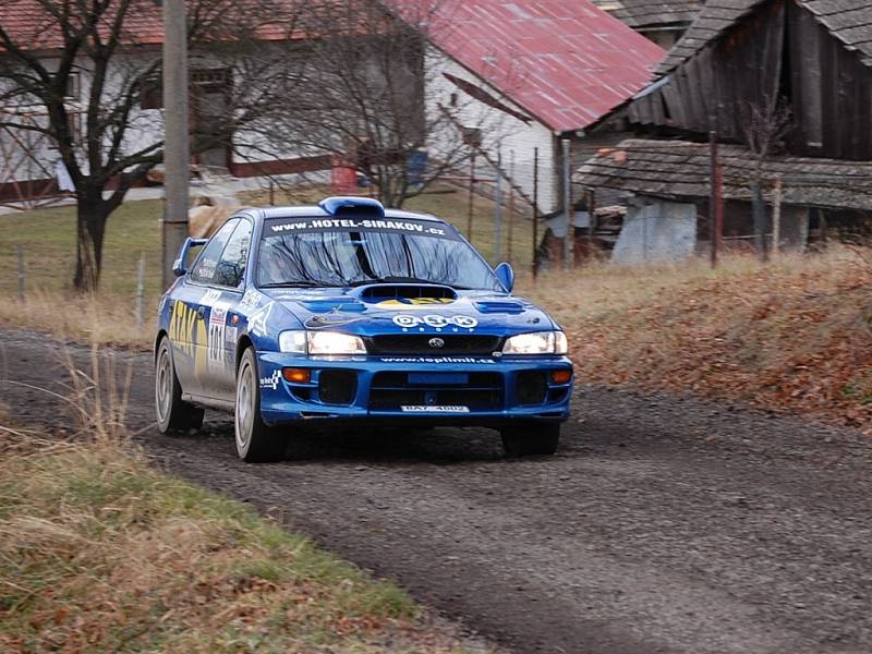 Posádka Tomáš Růžička s Janem Jurčíkem na voze Subaru Impreza vyhrála sobotní 34. ročník populární amatérské motoristické soutěže Ve stopě Valašské zimy.