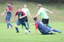 Fotbalisté Kostelce (v zeleném) doma v neděli v rámci 21. kola I. B třídy skupiny B doma podlehli Mladcové 0:4.