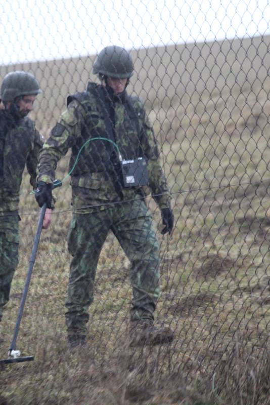 Leden 2016. 300 vojáků a policistů střeží a čistí Vrbětickou bezpečnostní zónu