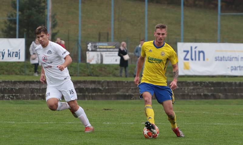 Nedělní derby fotbalistů Zlína a Slovácka v MSFL skončilo výhrou domácího Fastavu 2:1.