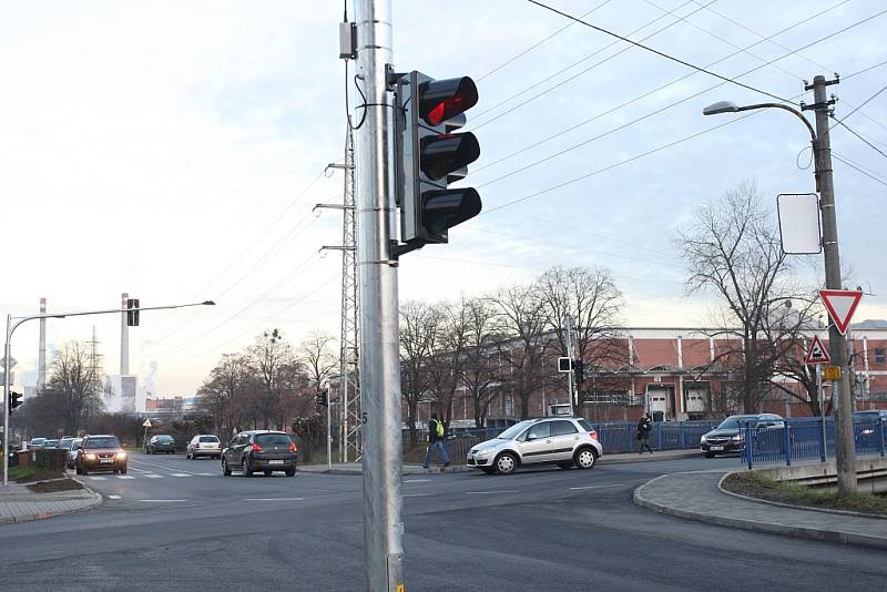 Nová světelná křižovatka na nábřeží v Prštném ve Zlíně.