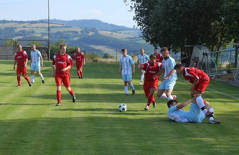 Fotbalisté Veselé (červené dresy) v prvním kole nového ročníku 2022/2023 na domácím hřišti porazili Lužkovice 5:2. Všechny branky vstřelili v úvodní půli.