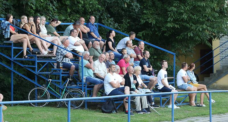 Fotbalisté Slavičína (v modrých dresech) ve středu v rámci 1. kola Mol Cupu vyzvali Frýdek Místek.