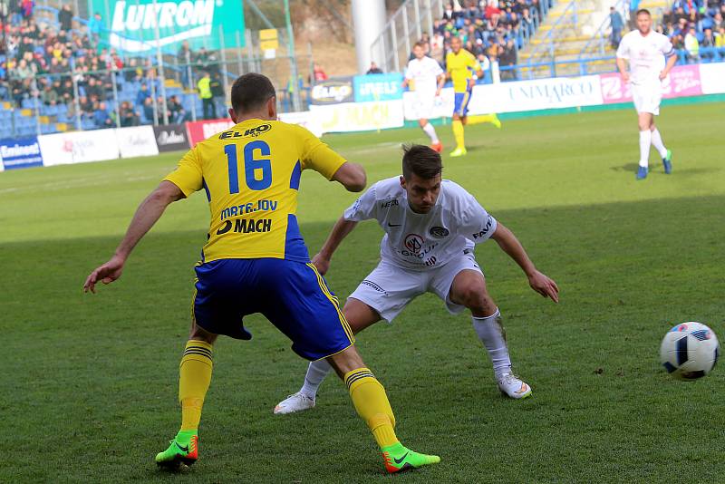 Fastav Zlín (ve žlutém) proti FC Slovácko