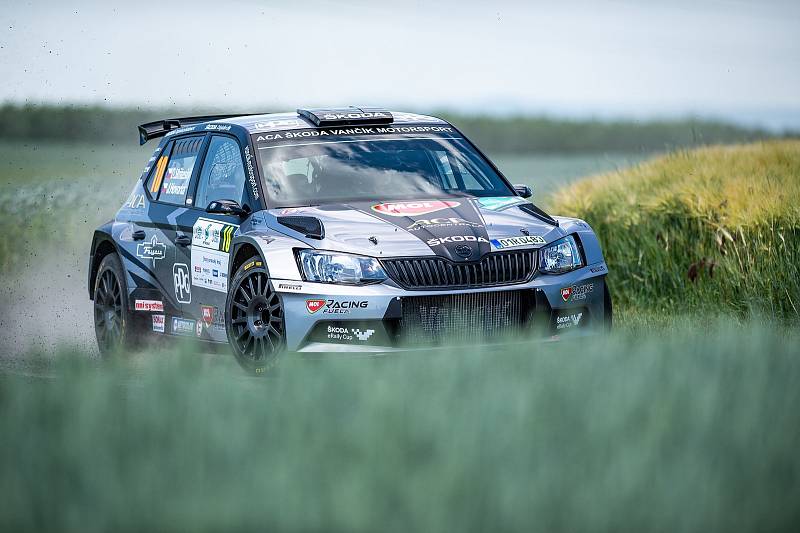 Spokojen  s pátým místem se vrátil z hustopečské rallye kelčský automobilový závodník Dominik Stříteský, jenž pilotuje Škodu Fabii R5.