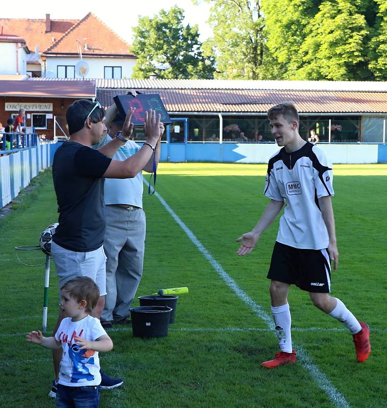 Fotbalisté Slušovic "B" si postupové oslavy nechali na domácí zápas s Potečí.