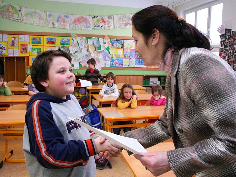 Prvňáčci na Základní škole Mysločovice dostávali svoje první pololetní vysvědčení.