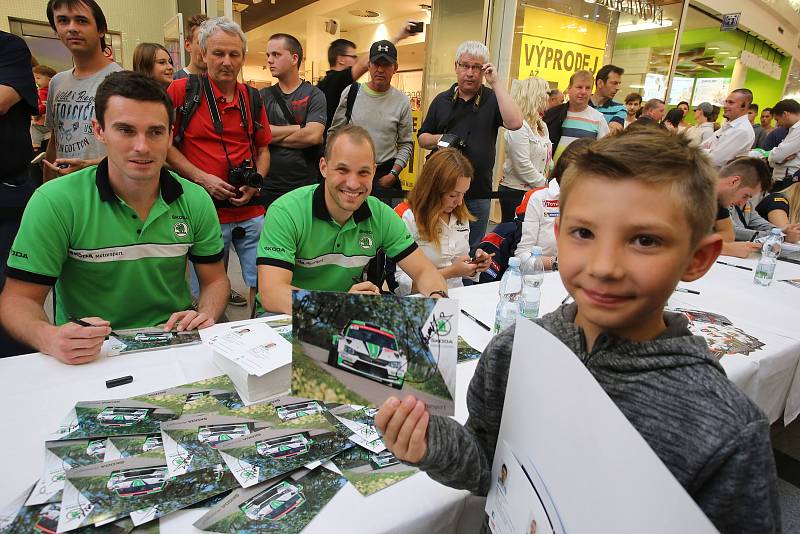 Autogramiáda jezdců Barum Czech Rally Zlín 2017 v obchodním centu Zlaté jablko ve Zlíně.