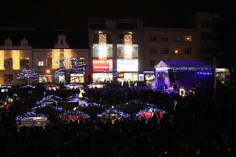 Ve Zlíně rozsvítili vánoční strom. Začal Adventní Zlín.