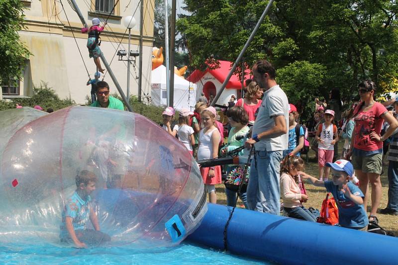 Festivalový zámek obléhaly davy dětí