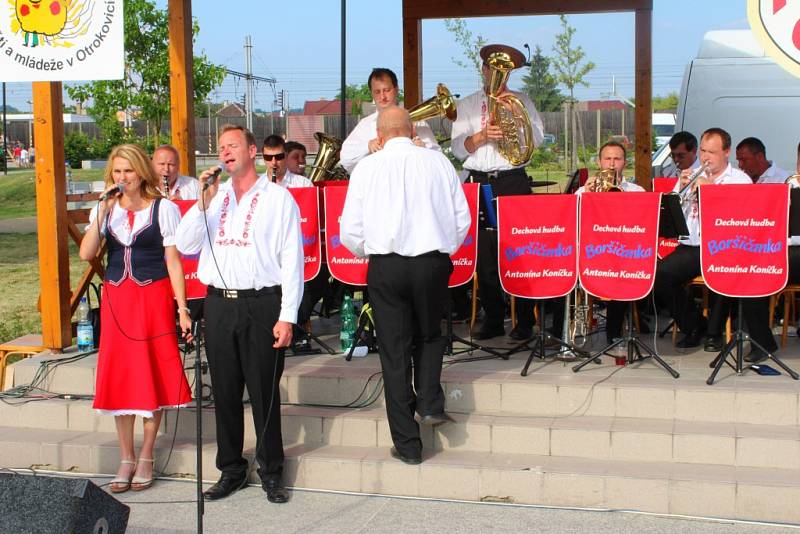 I přes vedro se v Tlumačově tančilo, soutěžilo či zpívalo