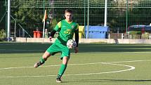 Fotbalisté Baťova (ve žlutém), vítěz krajského přeboru, se se soutěží rozloučili vysokým vítězstvím 9:0 nad Boršicemi. Foto: pro Deník/Jan Zahnaš