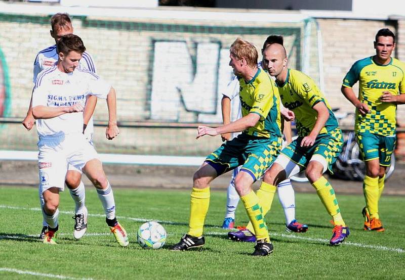 Divizní fotbalisté Napajedel (v zeleném) doma v rámci oslav 100. let založení klubu doma vyzvali prvoligovou Olomouc v čele s Markem Heinzem