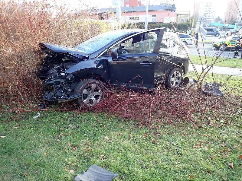 Nehoda tří osobních automobilů na Jižních Svazích u restaurace Vyhlídka