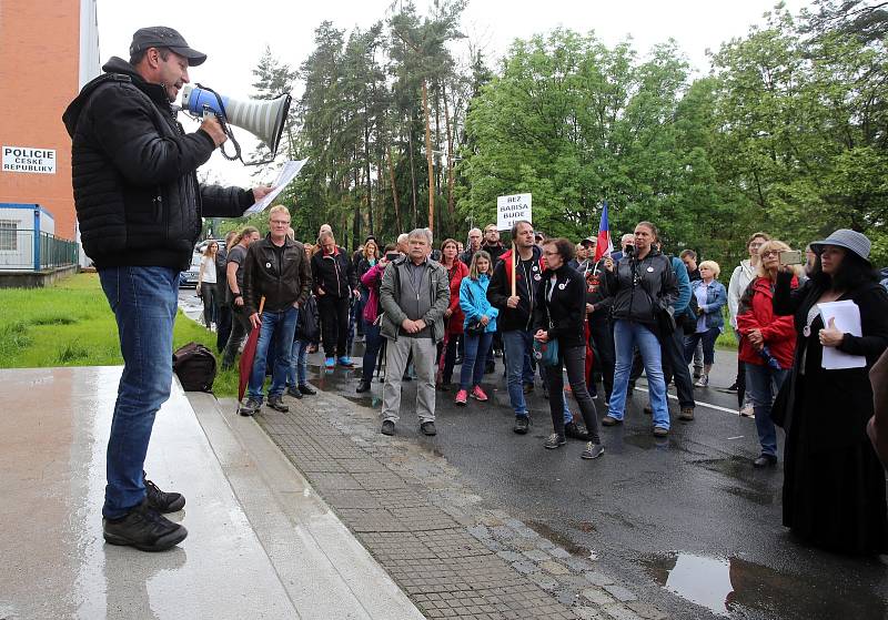 Protest na podporu nezávislosti justice a proti špatné vládě ve Zlíně u památníku T. Baťi.