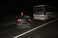 V Sehradicích se ve čtvrtek odpoledne srazilo osobní auto s autobusem plným cestujících.