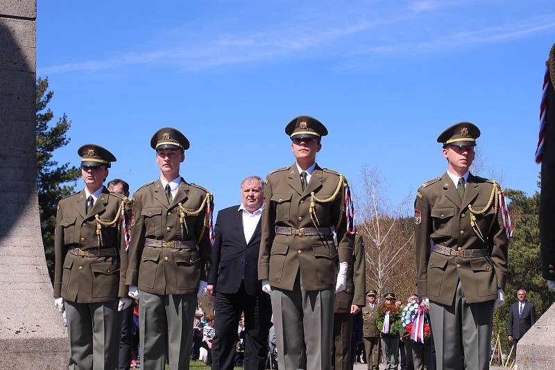 V neděli 21. dubna 2019 si v Ploštině na Zlínsku připomněli 74. výročí od jejího vypálení německými okupanty. V plamenech tam našlo smrt 24 obyvatel. Památku obětem druhé světové války tam uctili na pietním aktem.