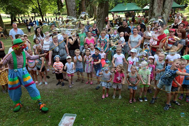 Hamburger fest v zámeckém parku ve Slavičíně, 24. července 2021