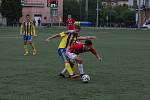 Fotbalisté Uherského Brodu (červené dresy) zvítězili v předkole MOL Cupu nad domácím Baťovem 5:0.