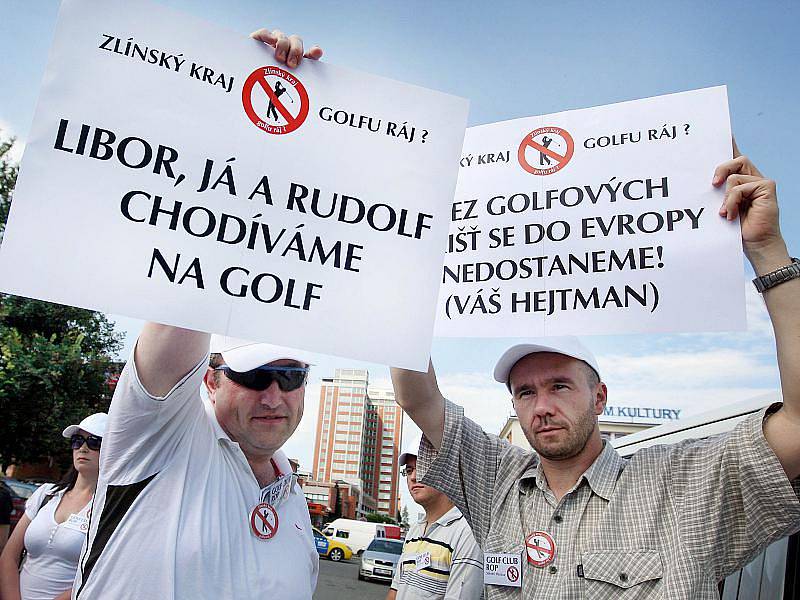 Protest starostů a nezávislých proti politice Zlínského kraje při přerozdělování dotací EU