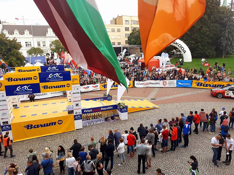 Vítězem 50. ročníku Barum Czech Rally Zlín se stal Jan Kopecký. Letošní barumku přišly na náměstí Míru ve Zlíně zakončit stovky  lidí. 29. srpna 2021