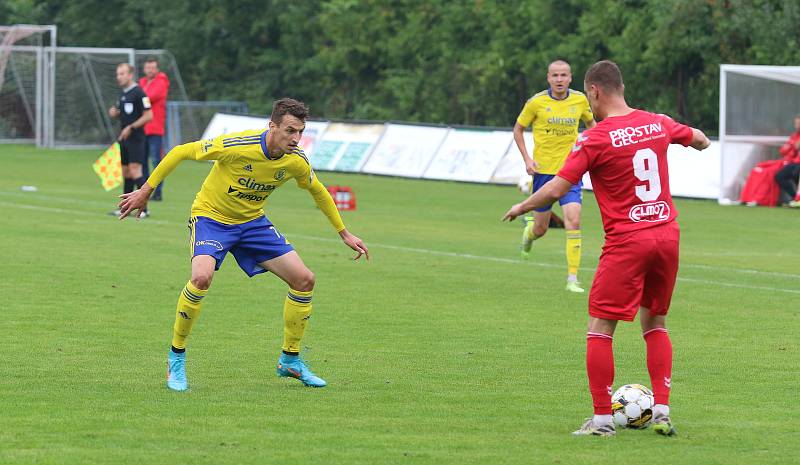 Fotbalisté Zlína (žluté dresy) ve 2. kole MOL Cupu zvítězili na hřišti divizního Startu Brno 3:0