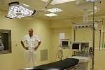 Nové operační sály v nemocnici Atlas ve Zlíně.  Žlutý superaseptický operační sál.