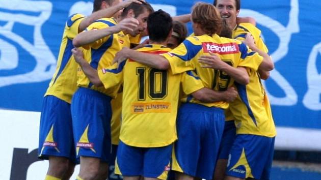 Fotbal Tescoma Zlín (ve žlutomodrém) - Baník Ostrava.