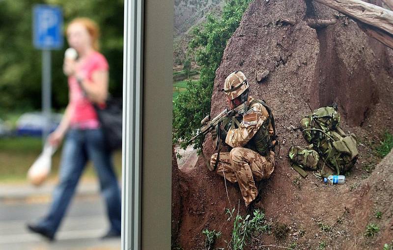 Výstava snímků českých vojáků na zahraniční misi v Afganistánu