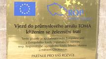 Ve středu 23. dubna 2014 poklepáním základního kamene na náměstí v Otrokovicích slavnostně zahájili stavbu nového vjezdu do průmyslového areálu Toma. Přijel také kouzelník Šeklin.