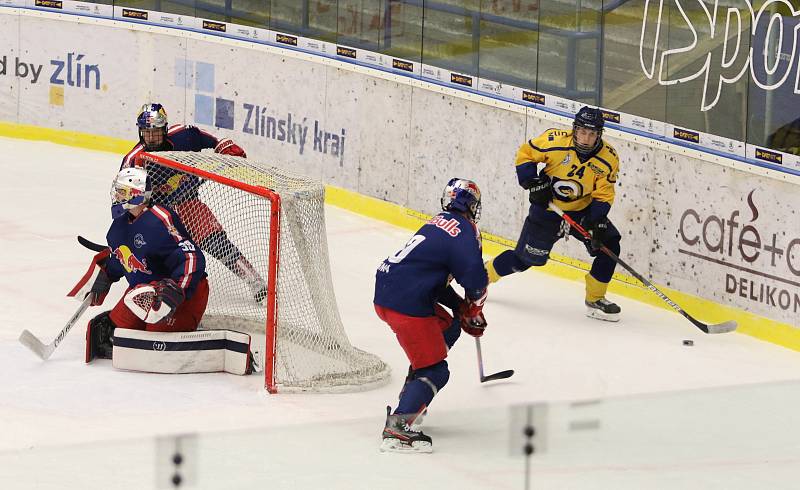 Junioři Beranů (žluté dresy) na Zimním stadionu Luďka Čajky porazili Salzburg 5:4.