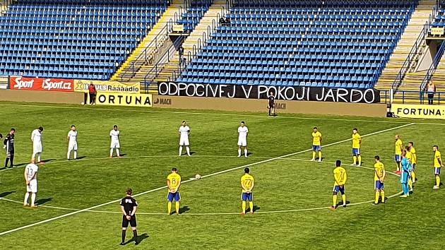 Fotbalisté Zlína a Ostravy uctili před sobotním zápase památku zesnulého Jaroslava Švacha,