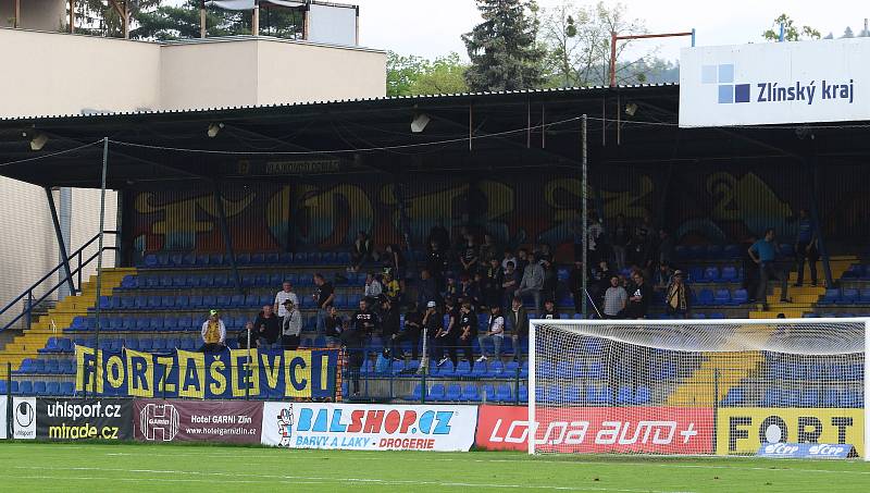 Fotbalisté Zlína (žluté dresy) ve 3. kola skupiny o záchranu podlehli pražským Bohemians 1905 1:4.