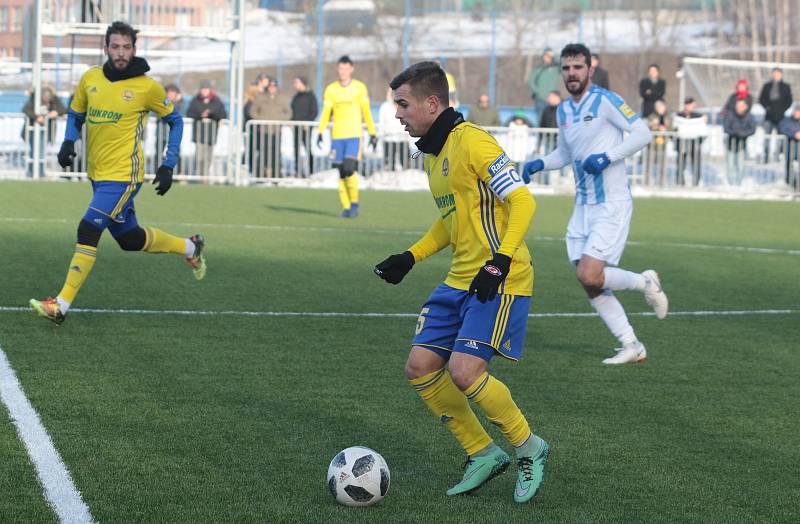 Fotbalisté Zlína (žluté dresy) ve druhém zimním přípravném zápase přehráli slovenskou Nitru 5:0.