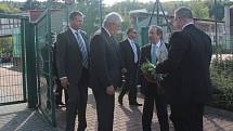 Prezident Miloš Zeman besedoval se studenty na gymnáziu na Lesní čtvrťi