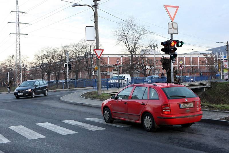 Nová světelná křižovatka na nábřeží v Prštném ve Zlíně.