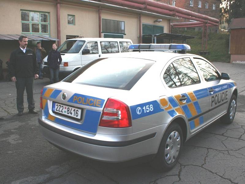 Zlínští policisté si přivezli zbrusu nová policejní vozidla