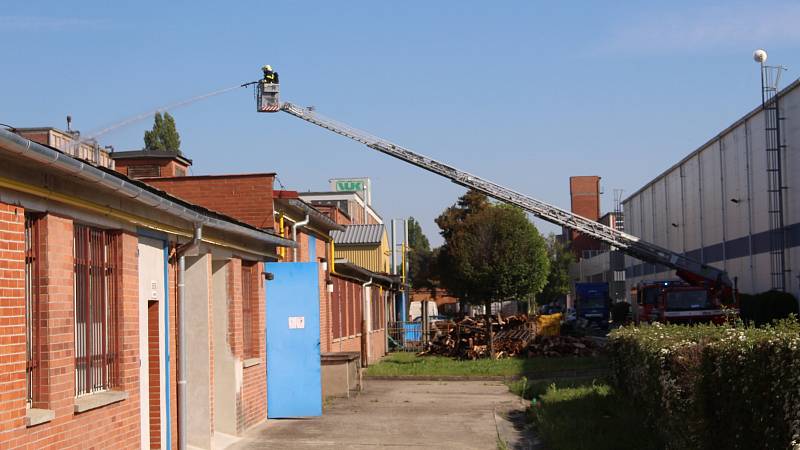 Masivní požár v areálu Toma Otrokovice