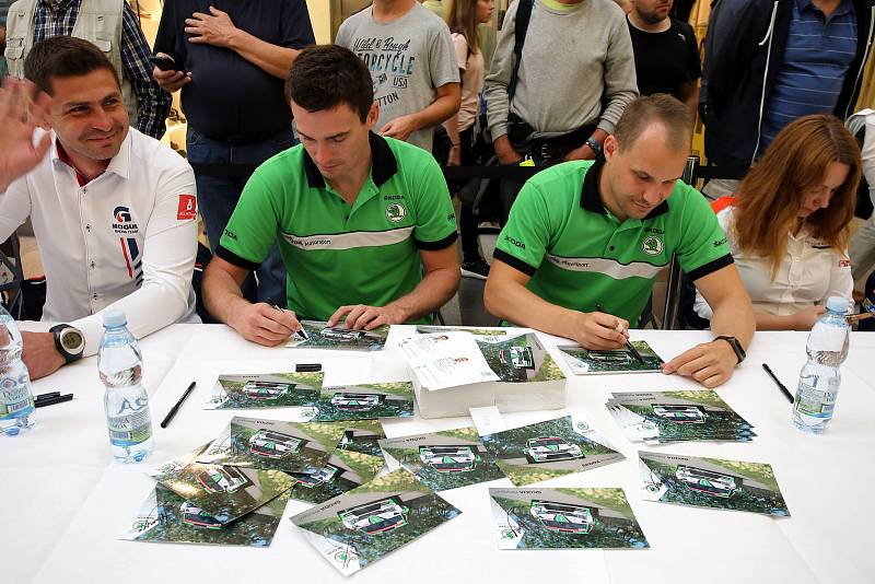 Autogramiáda jezdců Barum Czech Rally Zlín 2017 v obchodním centu Zlaté jablko ve Zlíně.