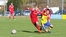 Fotbalisté Zlína B (žluté dresy) v 15. kole MSFL remizovali na Vršavě s Uničovem 1:1.