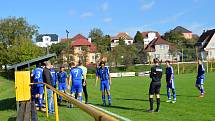 Fotbalisté Tečovic (ve žluto-černých dresech) doma našli recept na Admiru Hulín.