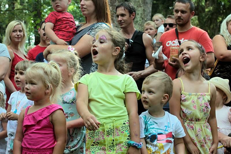 Hamburger fest v zámeckém parku ve Slavičíně, 24. července 2021