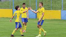 Fotbalisté Zlína B (žluté dresy) v 5. kole MSFL přehráli Znojmo 4:0. Foto: Jan Zahnaš