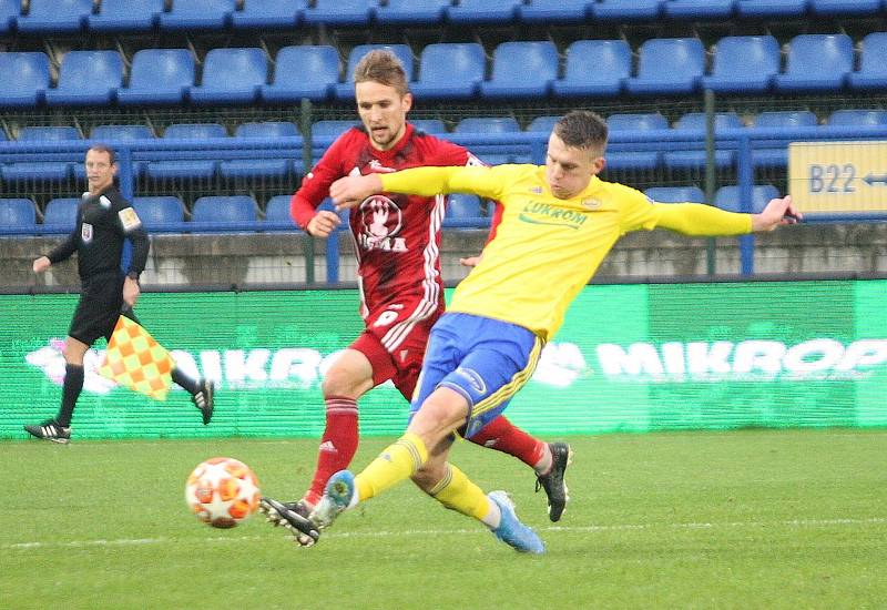 Fotbalisté Fastavu Zlín (ve žlutém) v sobotním 16. kole FORTUNA:LIGY hostili na Letné Sigmu Olomouc.