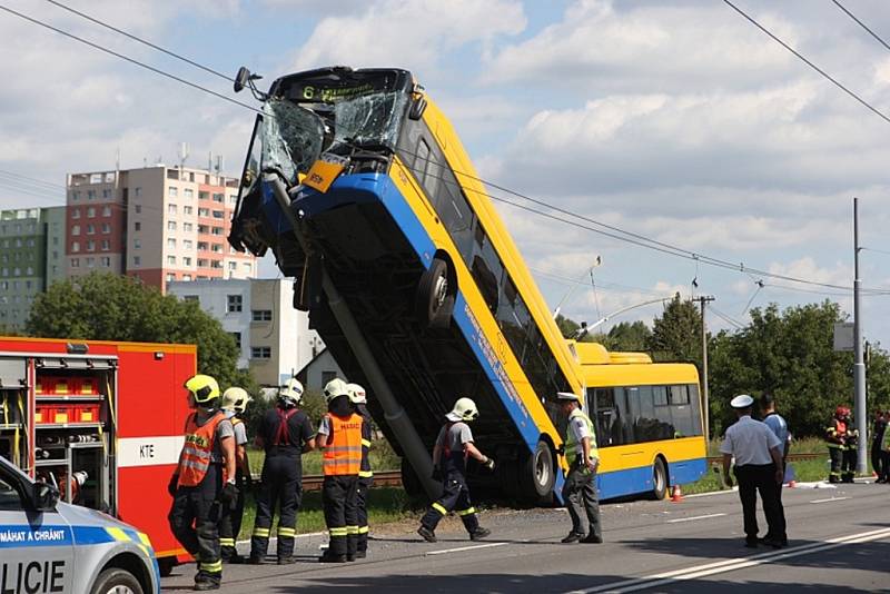 Havárie trolejbusu v Otrokovicích.