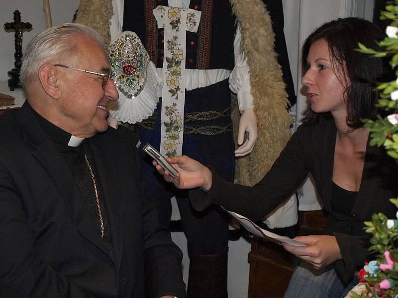 Bývalý primas český, kardinál Miloslav Vlk, zavítal během své návštěvy do  obce Strání.