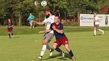 Fotbalisté Štípy (v tmavých dresech) porazili Hvozdnou jednoznačně 5:0.