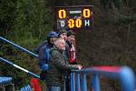 Fotbalisté Otrokovic (modré dresy) ve 22. kola MSFL i bez vyloučeného Kišky zdolali vedoucí Kroměříž 2:1.