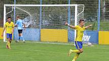 Fotbalisté Zlína B (žluté dresy) v 5. kole MSFL přehráli Znojmo 4:0. Foto: Jan Zahnaš